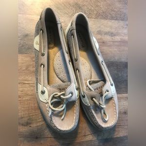 Sperry boat shoes. Woman’s